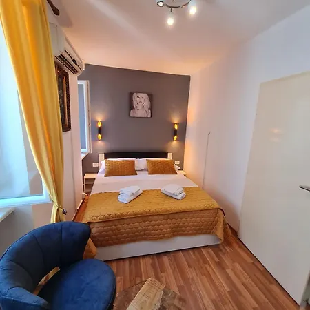 Inchy - In The Center Of Diocletian's Palace Guest house