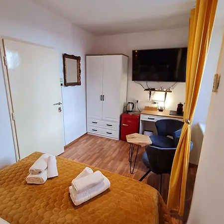 Гостьовий будинок Inchy - In The Center Of Diocletian's Palace Спліт