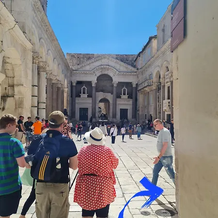 Inchy - In The Center Of Diocletian's Palace Гостевой дом