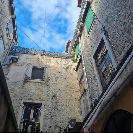 Inchy - In The Center Of Diocletian's Palace Гостевой дом