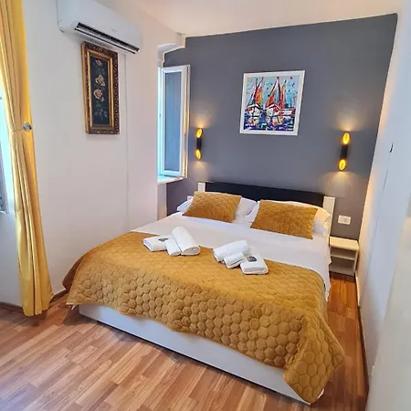 Inchy - In The Center Of Diocletian's Palace Сплит