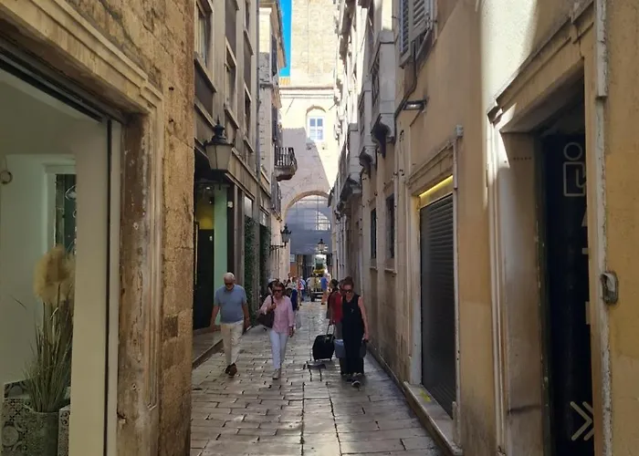 Inchy - In The Center Of Diocletian's Palace Guest house Split