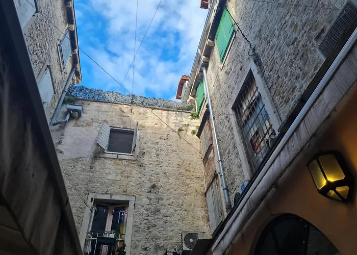 Inchy - In The Center Of Diocletian's Palace Guest house